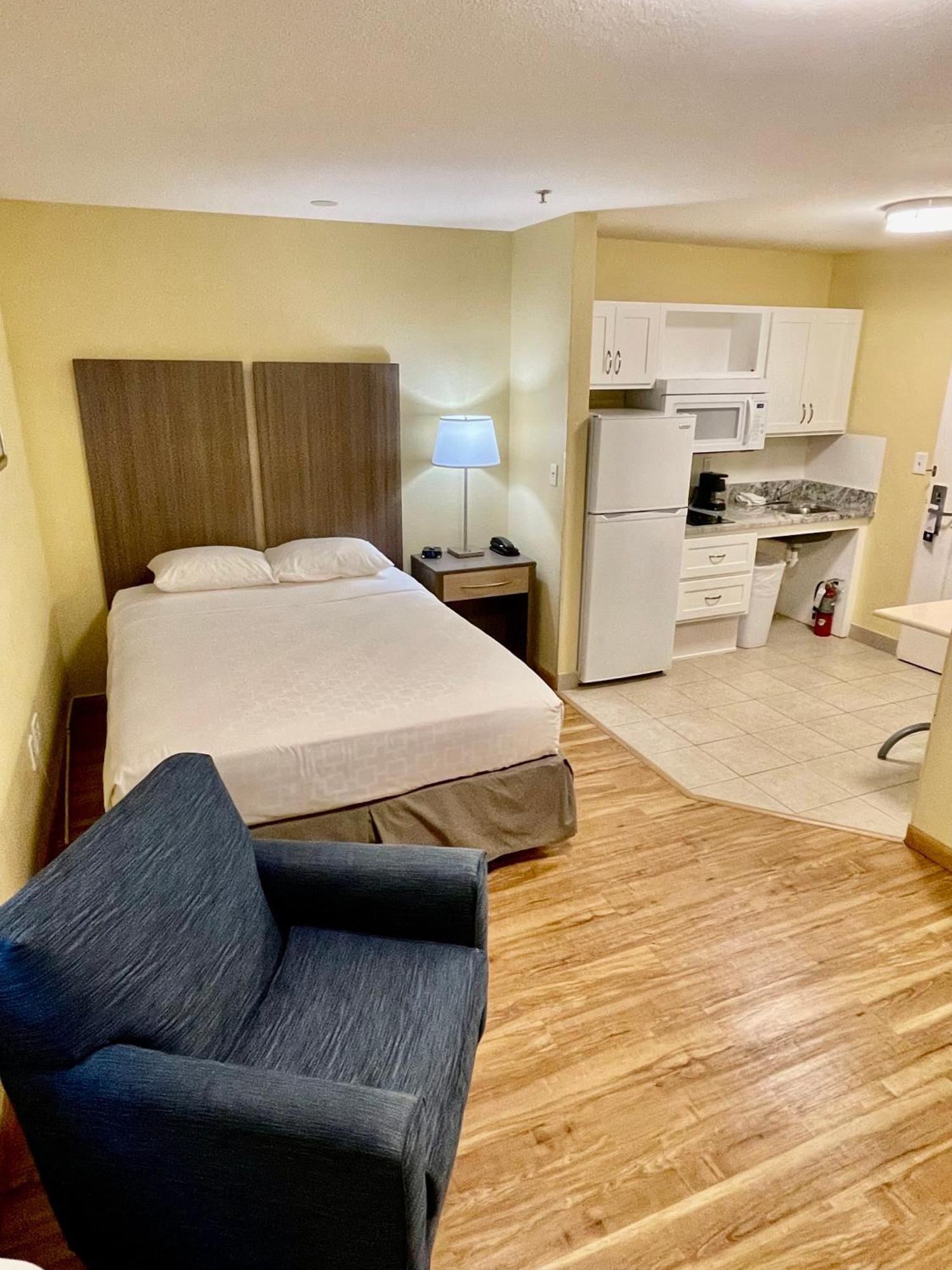 Suburban Studios Fort Myers Cape Coral Екстериор снимка
