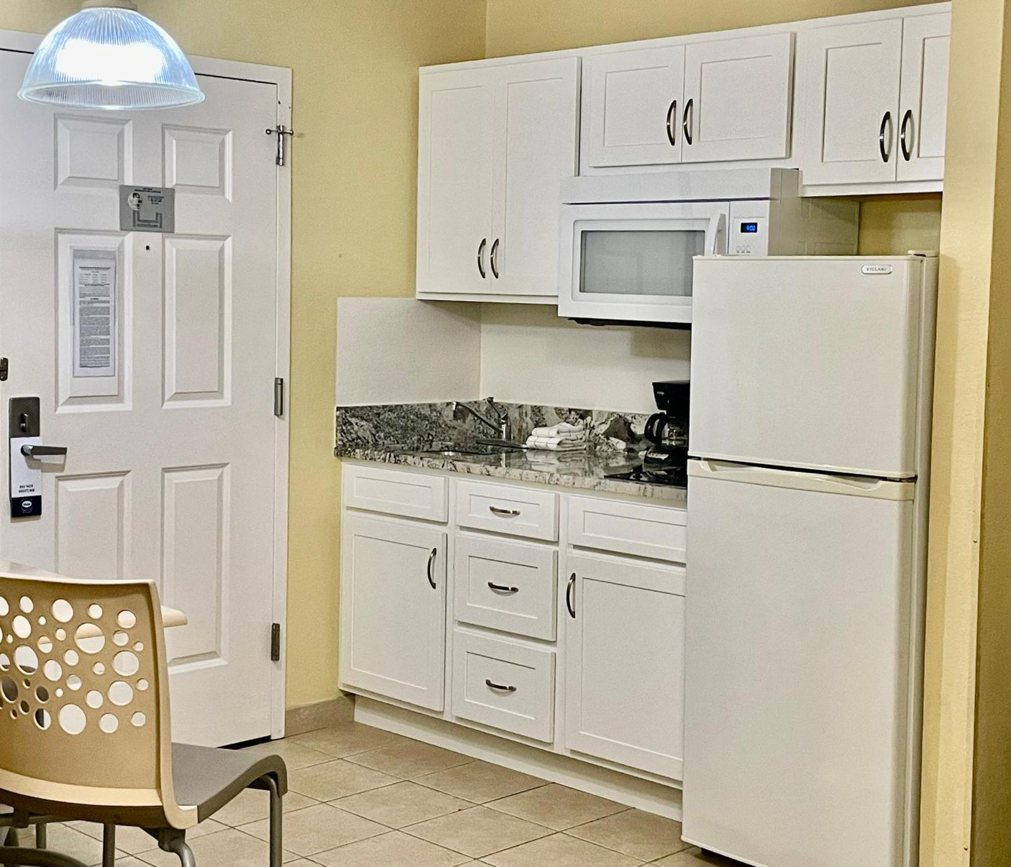 Suburban Studios Fort Myers Cape Coral Екстериор снимка