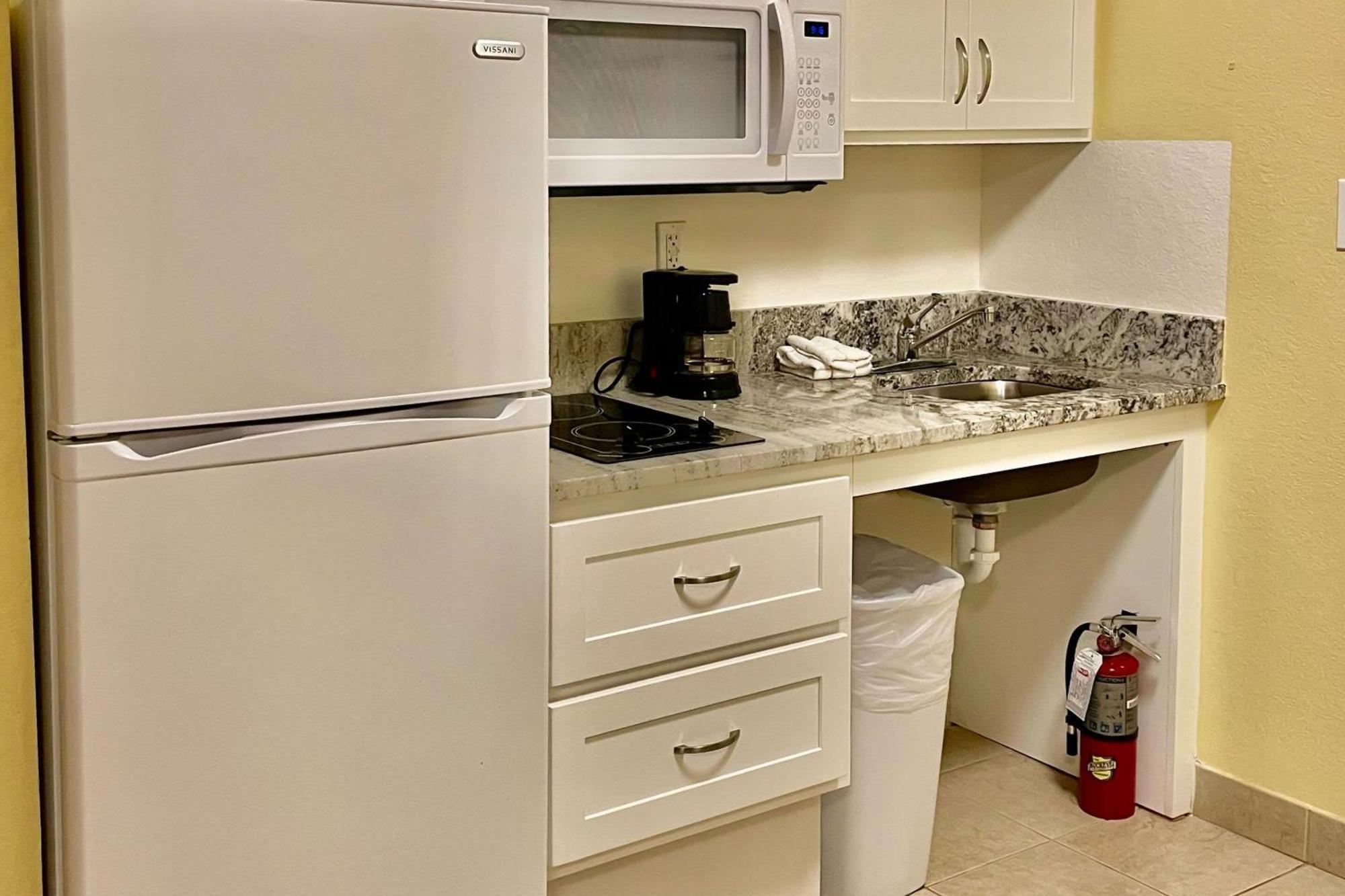 Suburban Studios Fort Myers Cape Coral Екстериор снимка