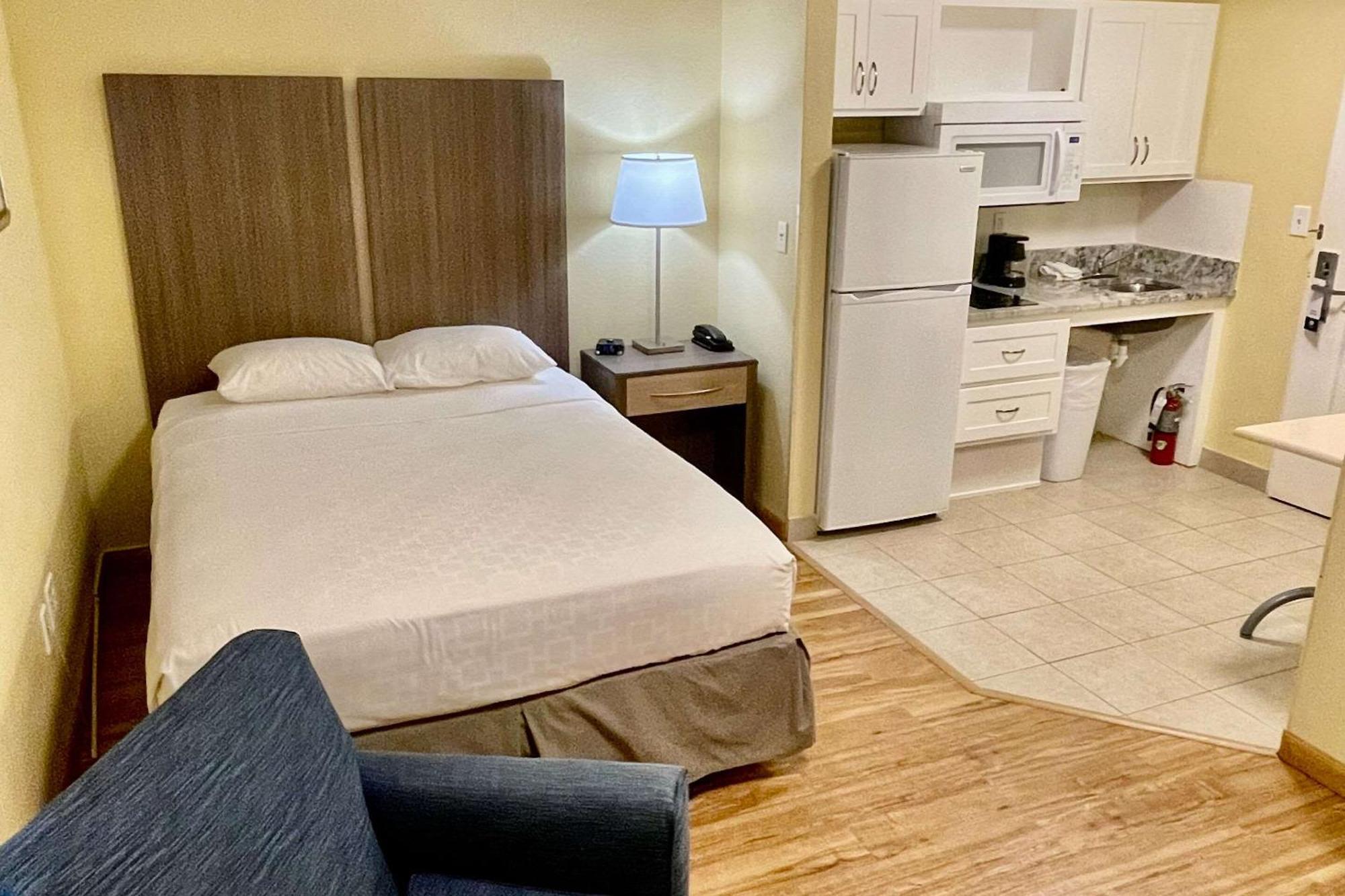 Suburban Studios Fort Myers Cape Coral Екстериор снимка